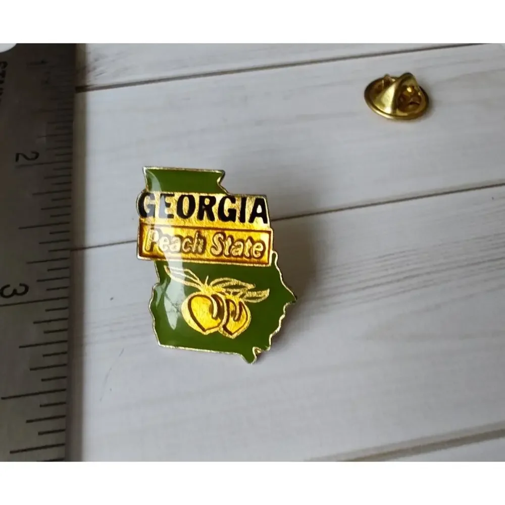 Georgia Peach State Shaped Pin Souvenir Travel Hat Lapel Collectible